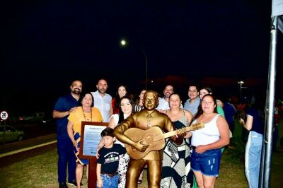 Imagem da notícia Monumento em homenagem a Airo Barcelos é inaugurado em Alcinópolis